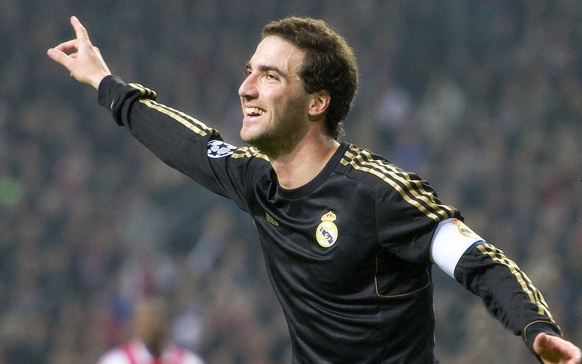 大连英博震撼足坛！李昂与罗马尼亚巨星斯坦丘联手，中超新纪元即将开启