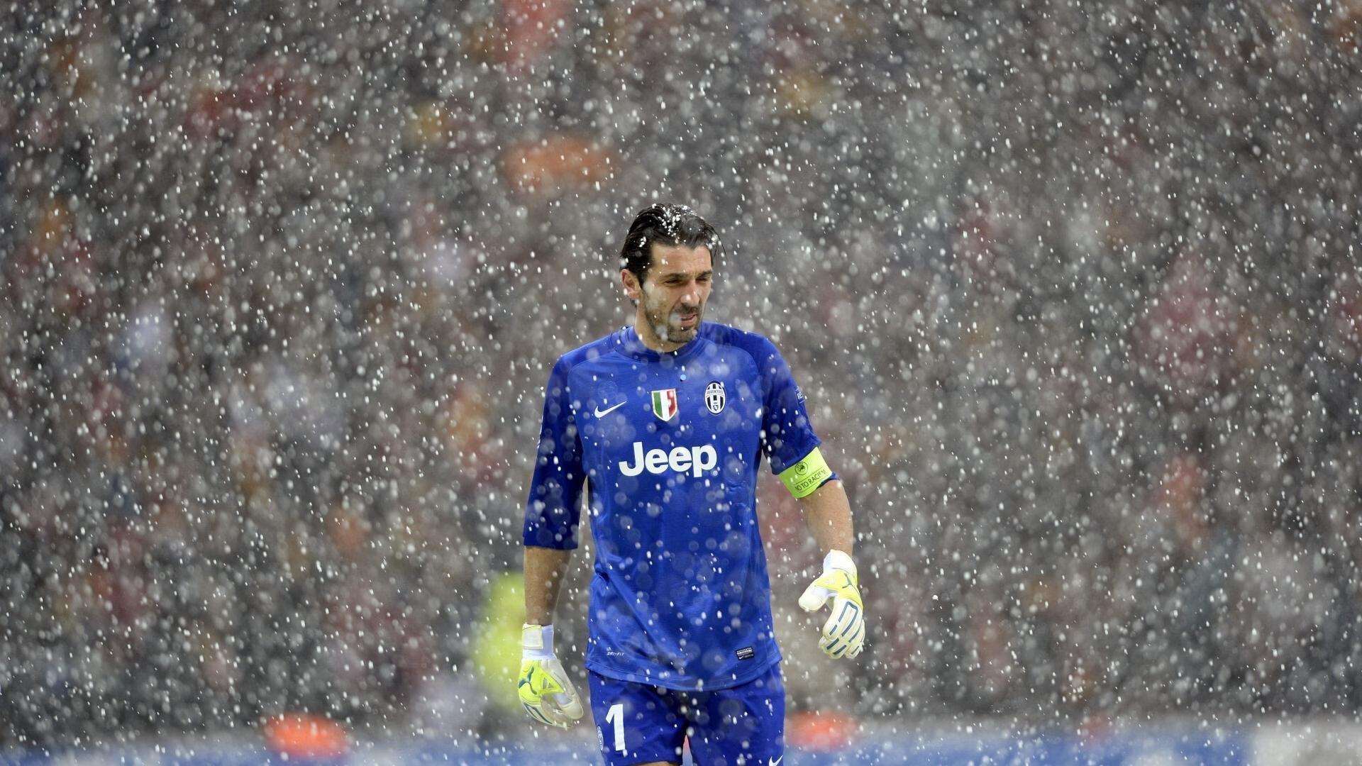 中超转会市场风云再起，泰山接触刚果国脚，海港两将告别，三队竞逐巴西锋霸